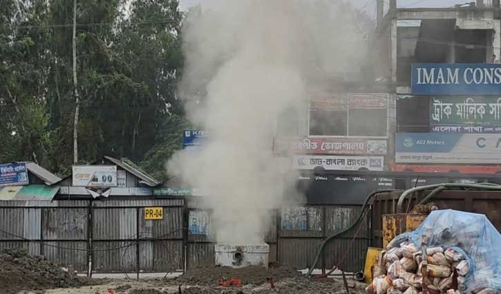 এলেঙ্গায় ফ্লাইওভারের পাইলিংয়ে গ্যাসের পাইপলাইনে ফাটল, আতঙ্ক