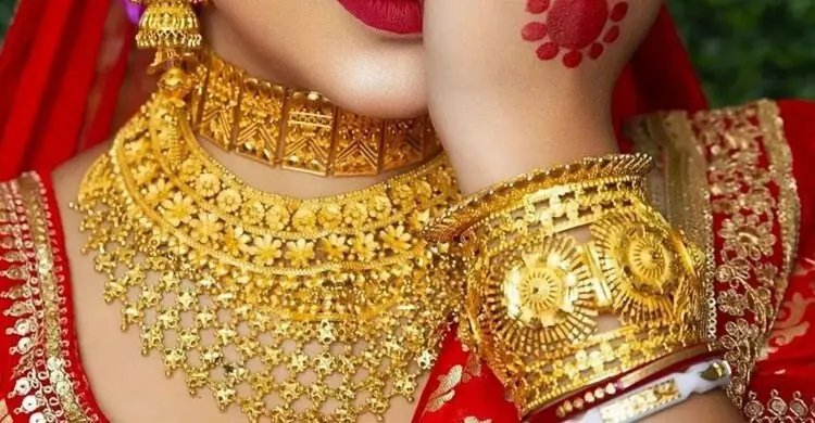 দেশের বাজারে আজ সোনার ভরি কত?