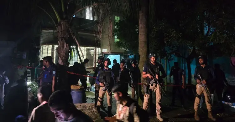 ককটেল-বোমা তৈরির উপকরণ জব্দ, সাভারে ভবন ঘিরে রেখেছে সিটিটিসি