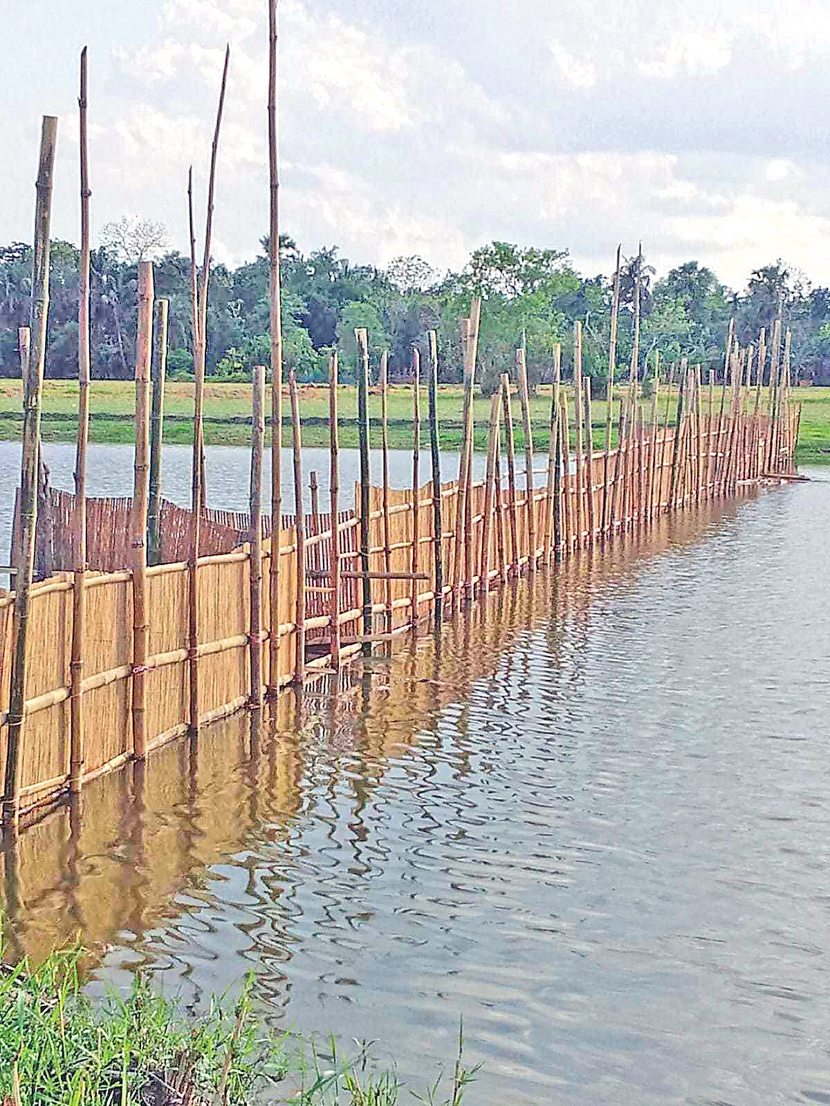 এক লাখ টাকায় ইজারা দেওয়া হয়েছে এই  নদী