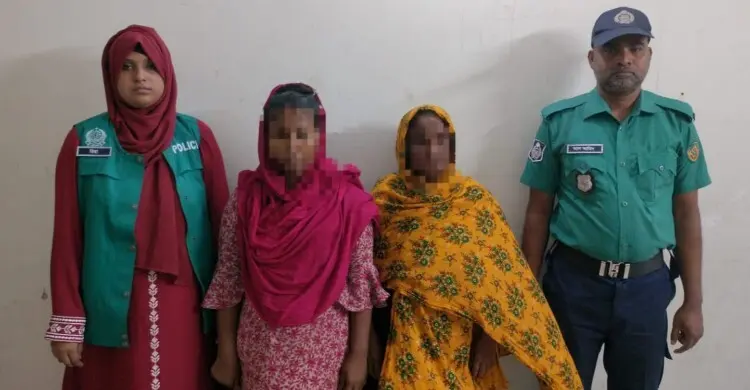 চট্টগ্রামে ৮ কেজি গাঁজাসহ দুই নারী গ্রেফতার