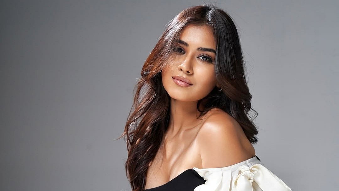 টাকার বিনিময়ে মাসে পাঁচবার যৌন সম্পর্কের শর্ত! নায়িকার তিক্ত অভিজ্ঞতা