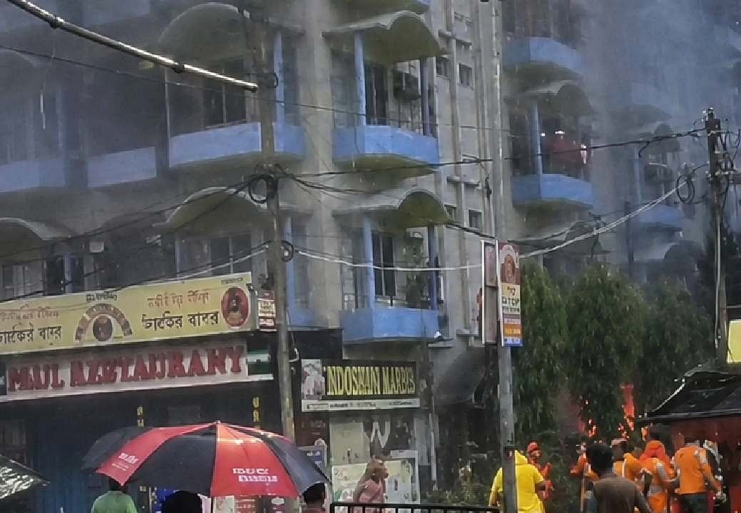 পশ্চিমবঙ্গে আবাসিক হোটেলে ভয়াবহ আগুন, ৮ পুণ্যার্থীর মৃত্যু