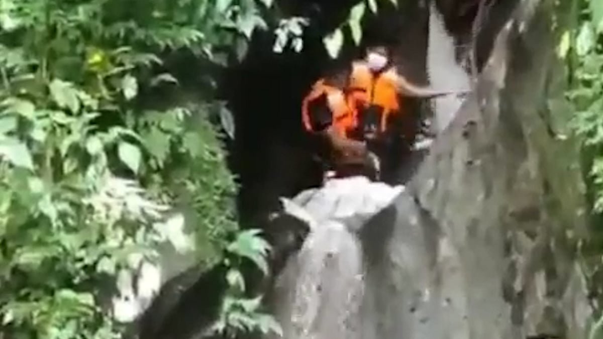 পাহাড়ি ঢলে ভেসে যান মা-ছেলে: ৪ দিন পর খাদে মিলল নারীর লাশ