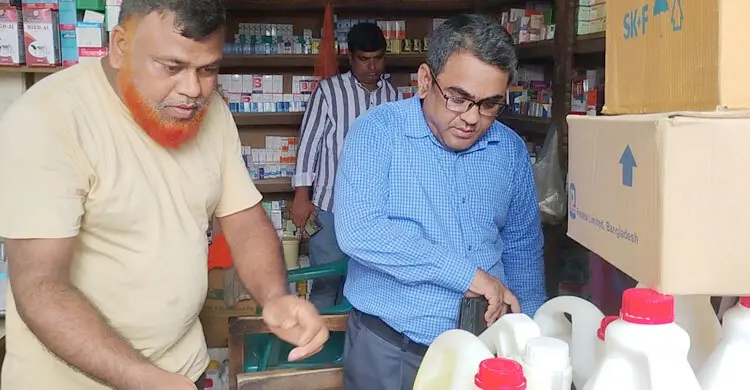 চুয়াডাঙ্গায় ভোক্তা অধিকারের অভিযানে তিন প্রতিষ্ঠানকে জরিমানা