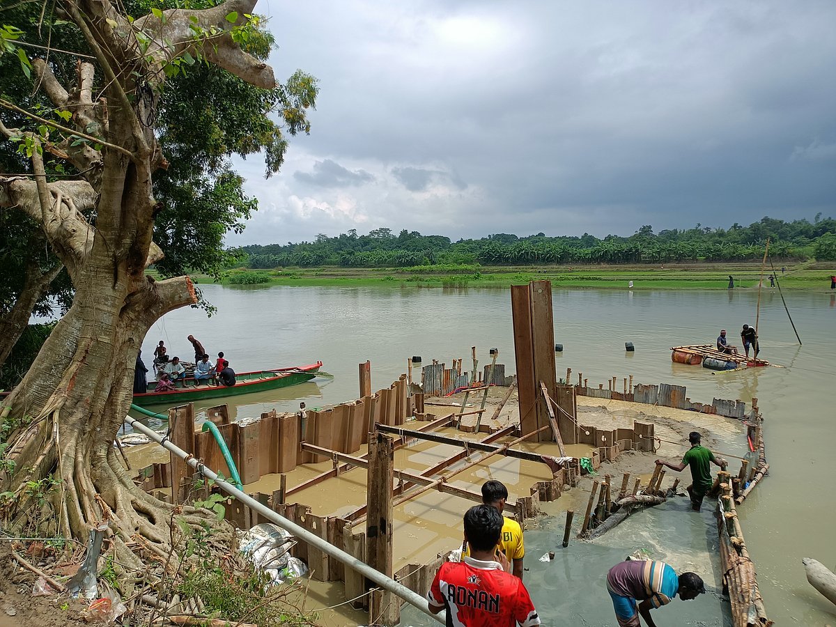 ৫০ দিন পর আড়িয়াল খাঁর তলদেশে থাকা তিতাসের লাইনের ছিদ্র মেরামত