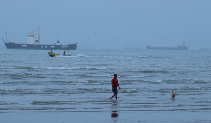 হরমুজ প্রণালি বন্ধ ঘোষণা করলো ইরান