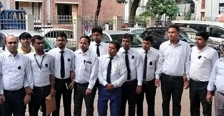 কালো ব্যাজ ধারণ কর্মসূচিতে হামলার অভিযোগ, আহত ২ আইনজীবী