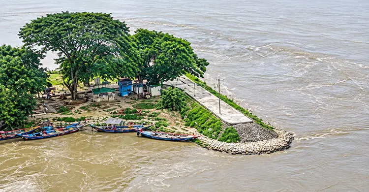 পদ্মার পানি বিপৎসীমার ৭৭ সেন্টিমিটার নিচে, টি-বাঁধে চলাচলে নিষেধাজ্ঞা