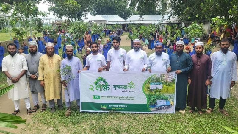 সিরাজগঞ্জের সলঙ্গায় ৫ শতাধিক গাছের চারা বিতরণ