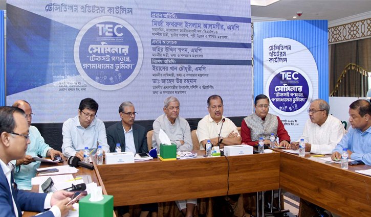 গণমাধ্যমে নিয়ন্ত্রণ নয়, সুস্থ পরিবেশ চায় সরকার: তথ্যমন্ত্রী