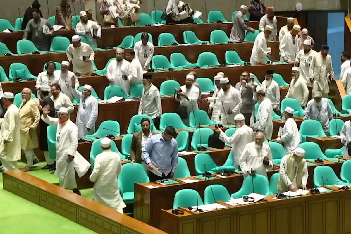 সংসদ থেকে বিরোধী দলের ওয়াকআউট