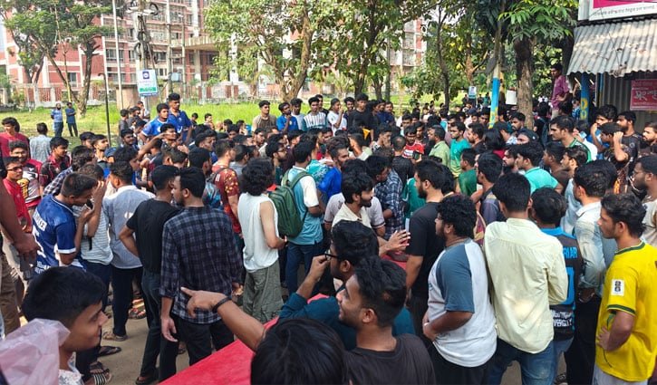 দোকান বরাদ্দের বিরোধে জাবির দুই হলের শিক্ষার্থীদের সংঘর্ষ, আহত ১৫