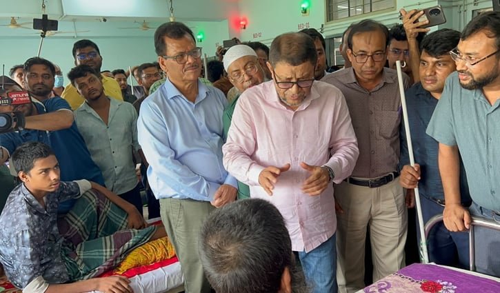 সাতক্ষীরায় বিভিন্ন হাসপাতালে স্বাস্থ্যমন্ত্রীর পরিদর্শন, দুই চিকিৎসকসহ বরখাস্ত তিন