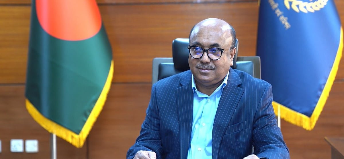 সরকারি চাপ না ব্যক্তিগত কারণ: কেন পদত্যাগ করছেন মোবাশ্বের মোনেম