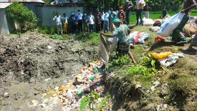ভূরুঙ্গামারীতে ১৫ হাজার ২০০ কেজি বাজেয়াপ্ত ও মেয়াদোত্তীণ পণ্য ধ্বংস করল কাস্টমস 