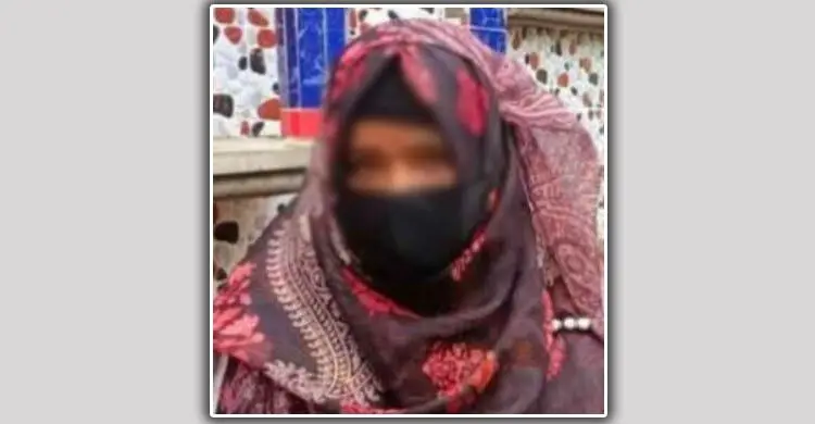 স্ত্রীর স্বীকৃতির দাবিতে প্রেমিকের বাড়িতে তরুণীর অনশন
