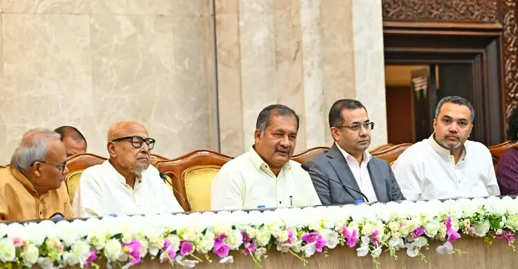 সরকারের প্রথম ১৮০ দিন ছিল ধ্বংসস্তূপের জঞ্জাল পরিষ্কারের পর্ব