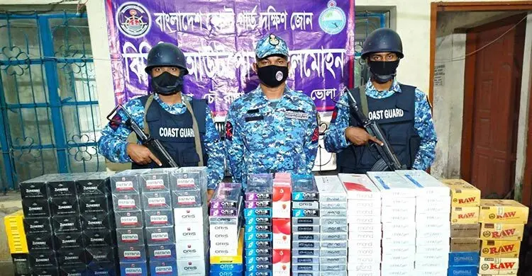 ভোলায় বিপুল পরিমাণ বিদেশি অবৈধ সিগারেট জব্দ