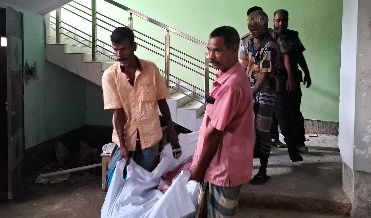 জামালপুরে এক কক্ষের বিছানায় মায়ের মরদেহ, অন্য কক্ষে আটকা দুই শিশু