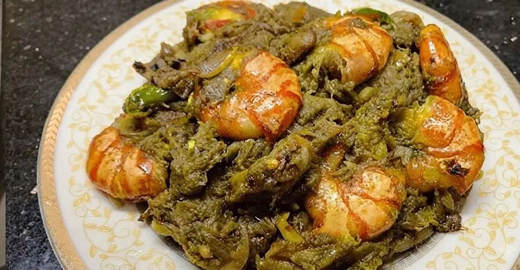 কচু শাক দিয়ে চিংড়ি রান্না করবেন যেভাবে