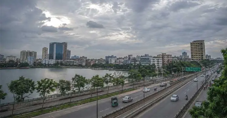 ঢাকায় আংশিক মেঘলা আকাশ, হতে পারে হালকা বৃষ্টি