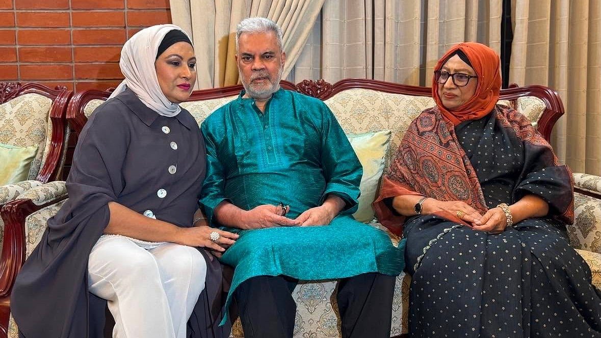 সুচন্দা–চম্পার অনুরোধে গান ধরলেন ইলিয়াস কাঞ্চন ‘আর যাব না আমেরিকা’...