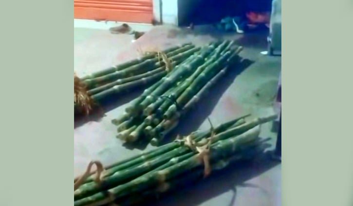 গাইবান্ধায় শপিং কমপ্লেক্স থেকে বিপুল পরিমাণ বাশের লাঠি উদ্ধার
