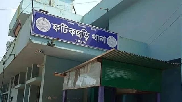 গভীর রাতে তালা ভেঙে ঘরে ঢোকে অস্ত্রধারীরা, পরিবারের সদস্যদের হাত-মুখ বেঁধে চলে লুট