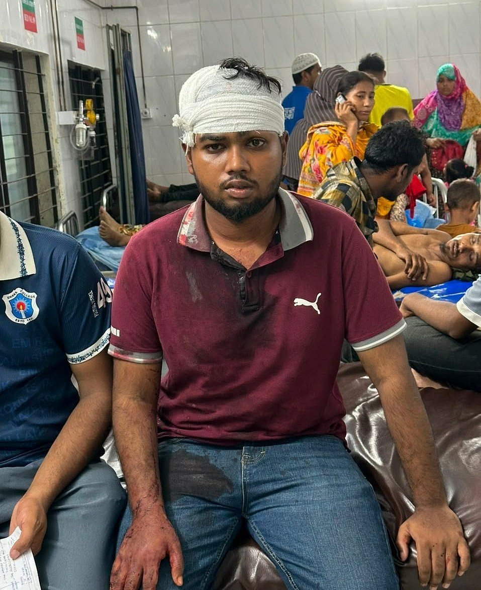 নিউমার্কেটে ফুটপাতে দোকান বসানো নিয়ে ছাত্রদল-যুবদল সংঘর্ষ, আহত অন্তত ২০