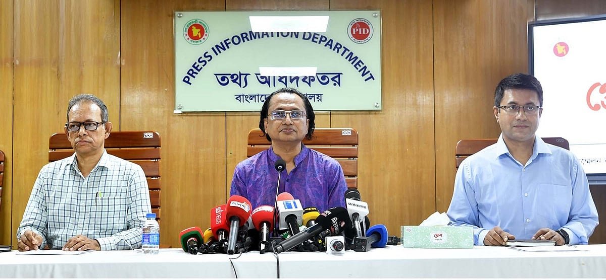 চাকরি পরীক্ষায় মৌখিকে নম্বর বাড়ছে—যা বললেন তথ্য উপদেষ্টা