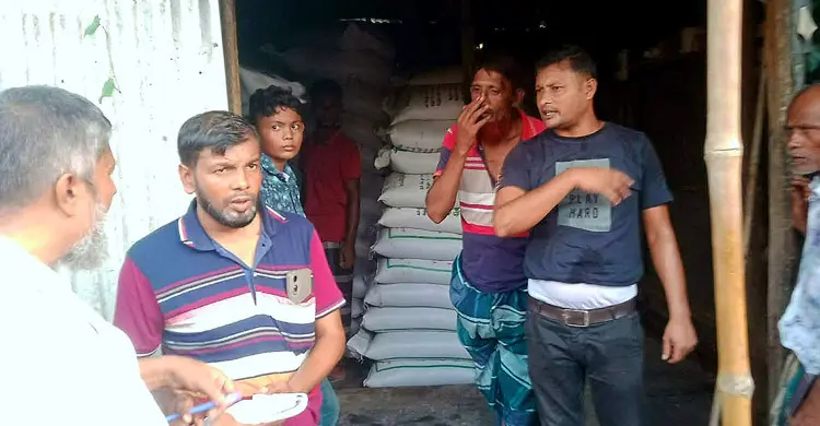 বসতঘরে মজুত ২৮৮ বস্তা সার জব্দ, ব্যবসায়ীর কারাদণ্ড