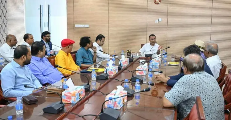 সরকারের গঠনমূলক সমালোচনার পাশাপাশি ইতিবাচক কার্যক্রমও তুলে ধরার আহ্বান
