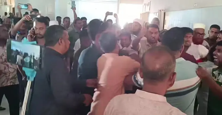 হাসপাতালে এমপির পরিদর্শন ঘিরে বিএনপি-জামায়াতের হাতাহাতি