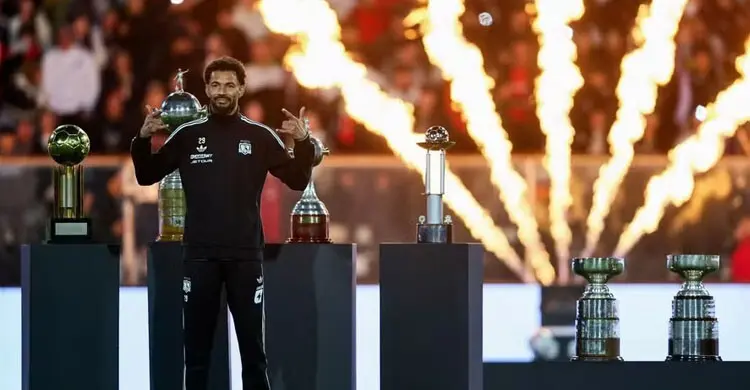 জমকালো আয়োজনে ভোজিনহাকে বরণ করলো চিলির ক্লাব