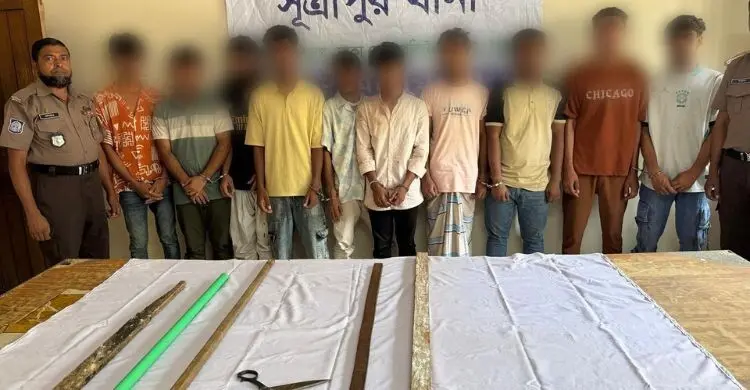 মাদক সেবনে বাধা দেওয়ায় পোশাককর্মীকে কুপিয়ে হত্যা, গ্রেফতার ১০