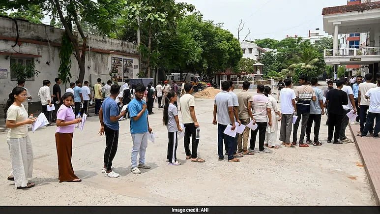 ভারতে শিক্ষাপ্রতিষ্ঠা বেড়েছে, ঋণ নিয়ে পড়াশোনা শেষে চাকরি পাচ্ছেন না স্নাতকেরা