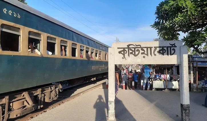 মধ্যরাতে ষ্টেশনে বোমা আতঙ্ক, ব্যাগে মিলল ইটের টুকরো