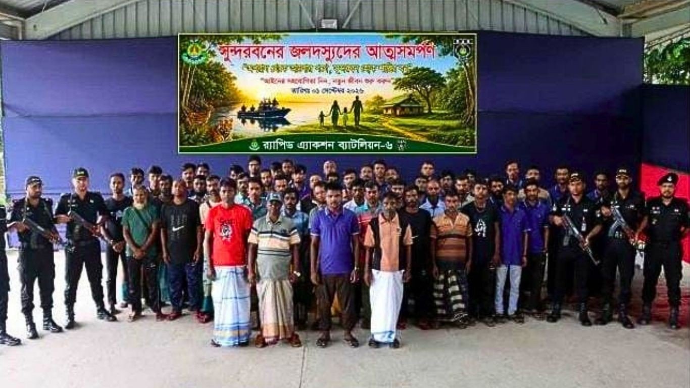 সুন্দরবনে আত্মসমর্পণ করা ৫২ জলদস্যুকে আদালতে প্রেরণ