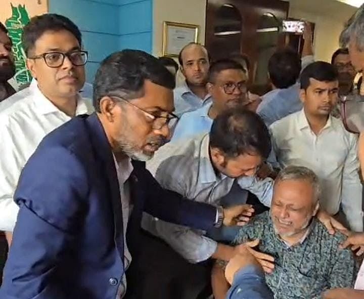 ব্যাংকে রাখা টাকা না পেয়ে বিক্ষোভ, ‘মা মারা যাচ্ছে, আমি চিকিৎসা করাতে পারছি না’