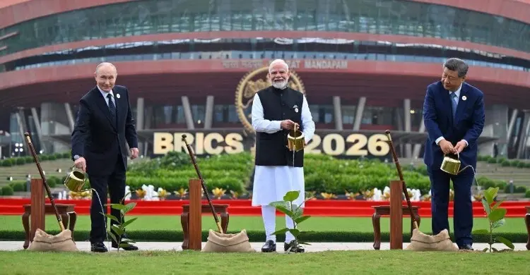 ব্রিকসের মঞ্চে বন্ধুত্বের ছবি, আড়ালে ভিন্ন হিসাব