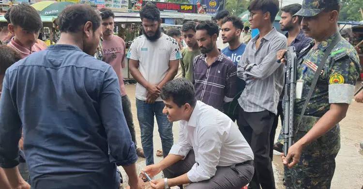 ট্যুরিস্ট জিপে অতিরিক্ত ভাড়া আদায়, জরিমানাসহ দুই গাড়ি জব্দ