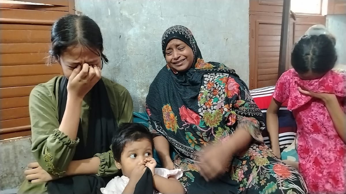 ‘ভাগ্য বদলাইতে ধারদেনা কইরা বিদেশ গেল, হেই আমাগো দুর্ভাগ্যের সাগরে ফালাইয়া গেল’