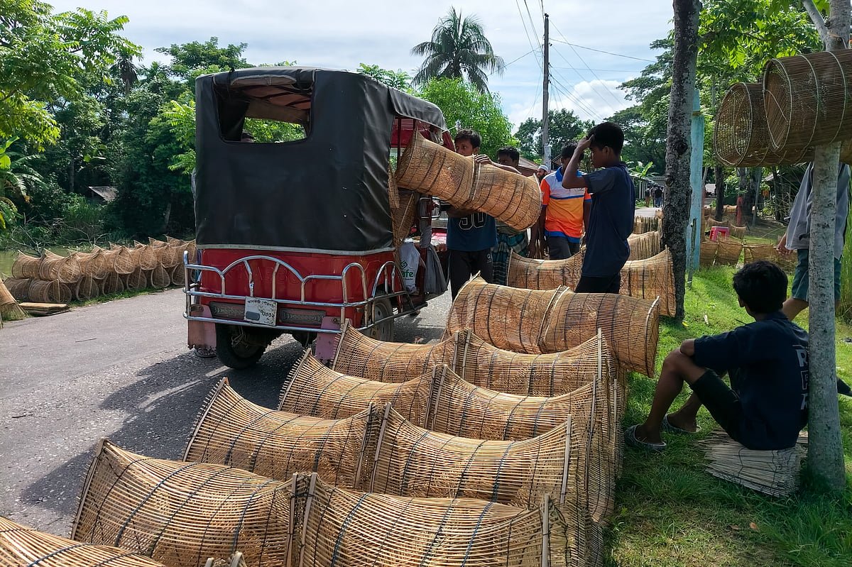চাঁইয়ের হাটে জমজমাট বেচাকেনা