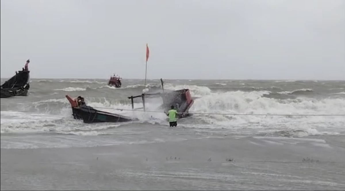 সমুদ্রবন্দরগুলোয় ৩ নম্বর সতর্কসংকেত