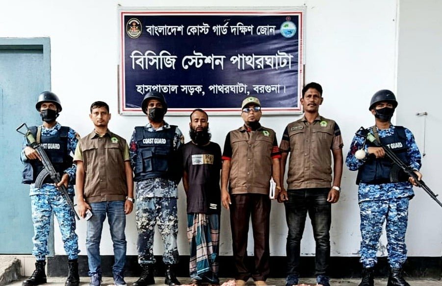 ট্রলারে তল্লাশি চালাতেই পাওয়া গেল ৩৫০ কেজি হরিণের মাংস