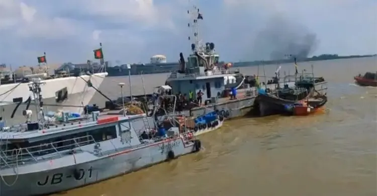 চট্টগ্রাম বন্দরের শিপিং চ্যানেলে ৩০ অবৈধ জাল জব্দ