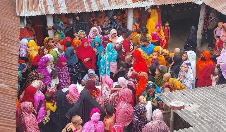 পাঁচ কবরে স্তব্ধ চর চাকলা গ্রাম