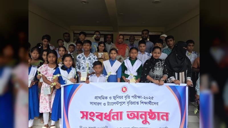 বৃত্তিপ্রাপ্ত শিক্ষার্থীদের মানিকছড়ি উপজেলা প্রশাসনের সংবর্ধনা