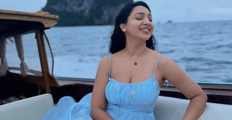 ‘নিজেকে বাঁচানোর চেষ্টা করছি’, কী ইঙ্গিত দিলেন প্রভা